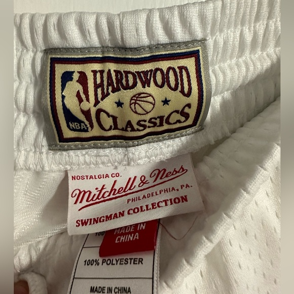 Mitchell & Ness Swingman Vancouver Grizzlies Shorts White Size Medium WORN 1x - Picture 4 of 5